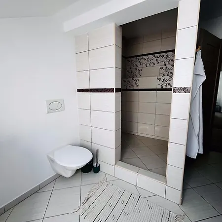 The Mountain Sky - Prostorny Loft 198 M2 S Lesem Za Okny Vhodny Pro Rodiny S Detmi, Terasa, Detsky Koutek, Parkovani Zdarma *