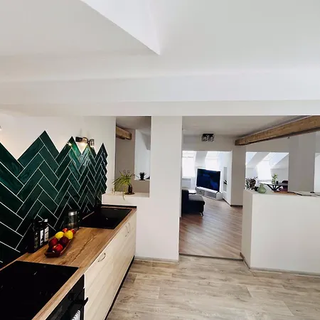 Lägenhet The Mountain Sky - Prostorny Loft 198 M2 S Lesem Za Okny Vhodny Pro Rodiny S Detmi, Terasa, Detsky Koutek, Parkovani Zdarma